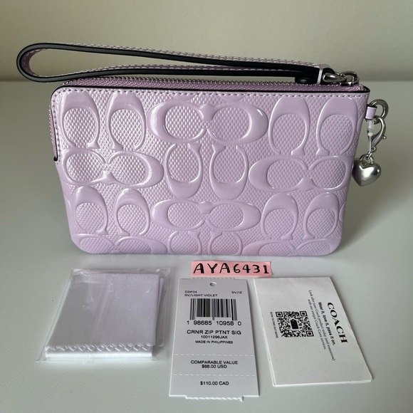 Coach wristlet🎈🎈